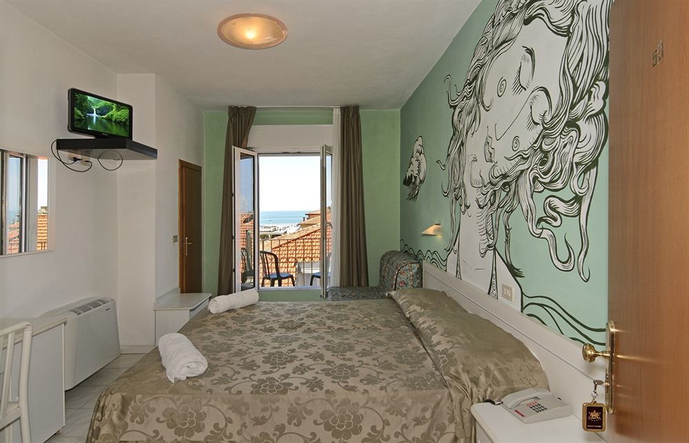 Hotel Regina Lido di Camaiore Exterior photo
