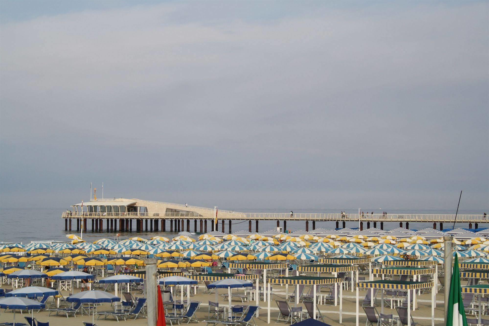 Hotel Regina Lido di Camaiore Exterior photo